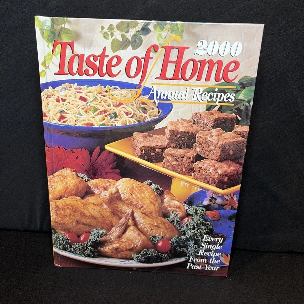 Lot of 4 TASTE OF HOME‎ ANNUAL RECIPES Cookbooks - 1997, 1998, 1999, And 2000